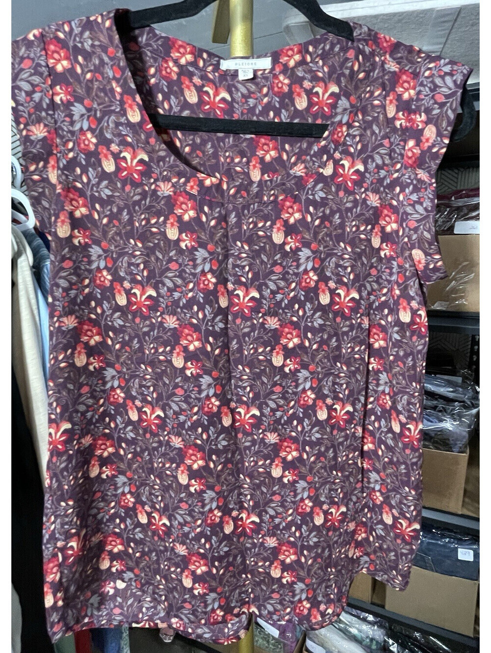 Pleione Women's Blouse Top Sz XS Burgundy Floral Pleated Slvless Tank Cami Top